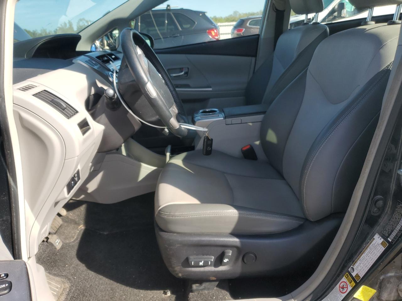 2017 Toyota Prius V VIN: JTDZN3EU2HJ066903 Lot: 82201745