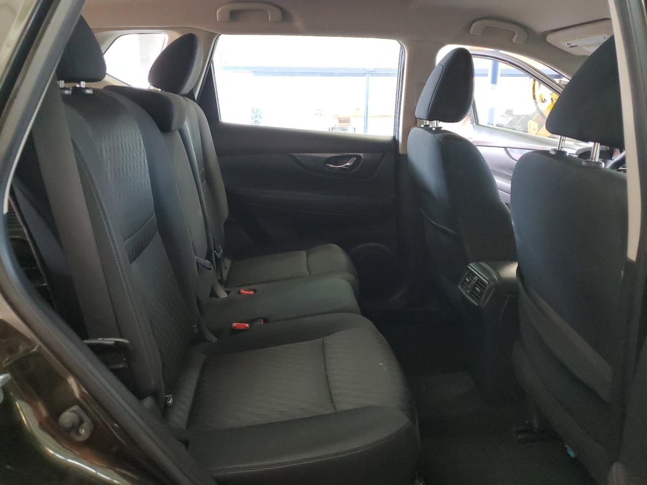 2017 Nissan Rogue S VIN: KNMAT2MT8HP543157 Lot: 82236055