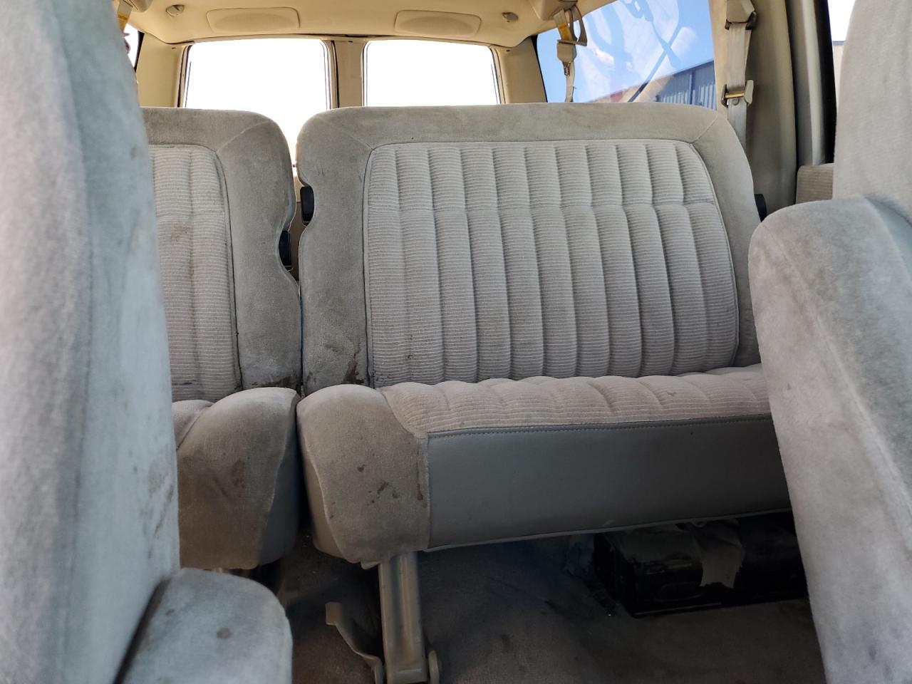 1993 Chevrolet Suburban K2500 VIN: 1GNGK26NXPJ409433 Lot: 85147185