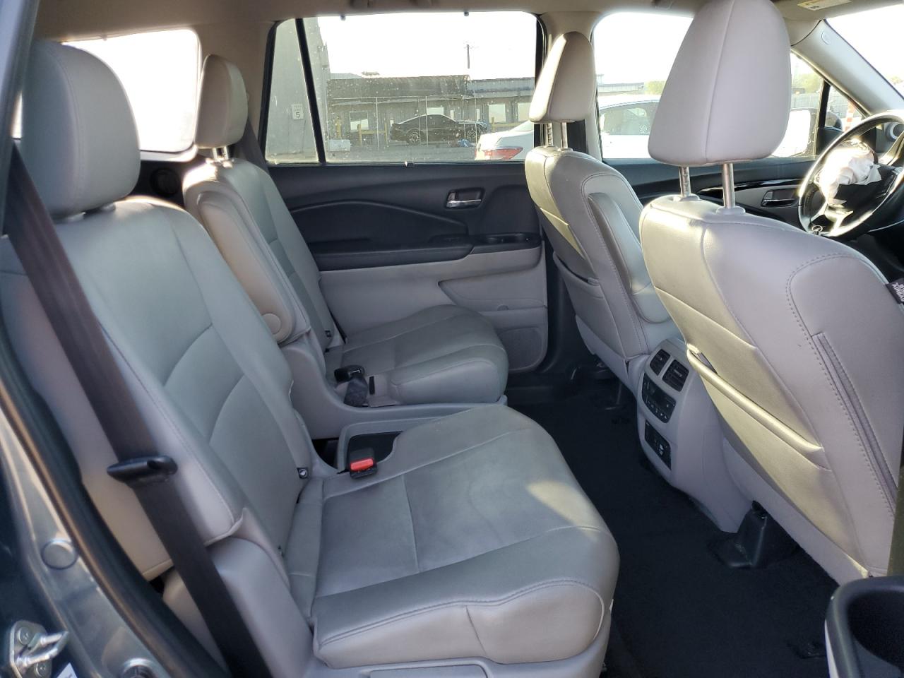 2019 Honda Pilot Touring VIN: 5FNYF5H67KB043293 Lot: 82196395