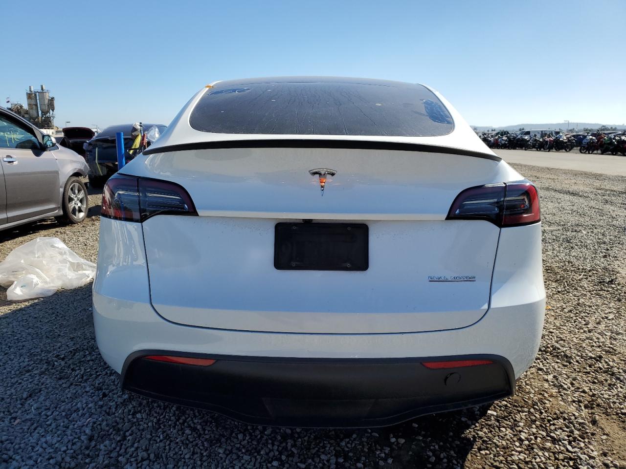 2024 Tesla Model Y VIN: 7SAYGDEF0RF021676 Lot: 81238095