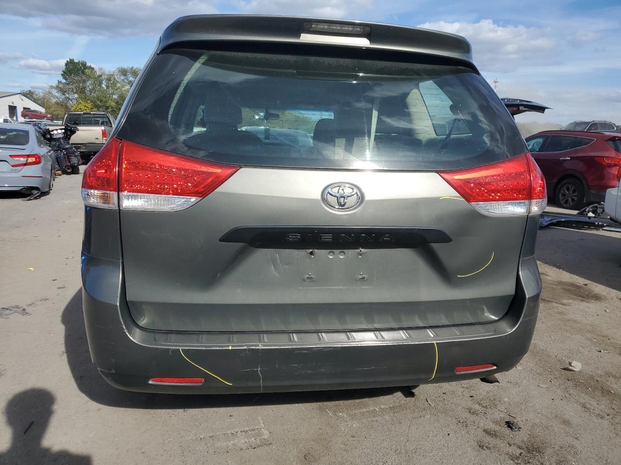 2011 Toyota Sienna Base VIN: 5TDKA3DC4BS008307 Lot: 84420245