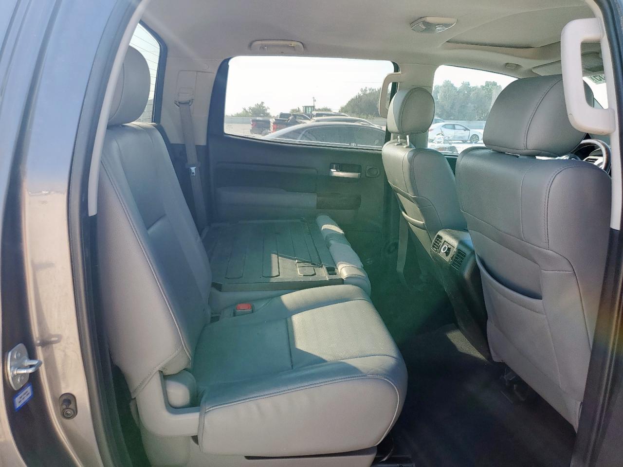 2013 Toyota Tundra Crewmax Limited VIN: 5TFFY5F16DX137215 Lot: 81983255