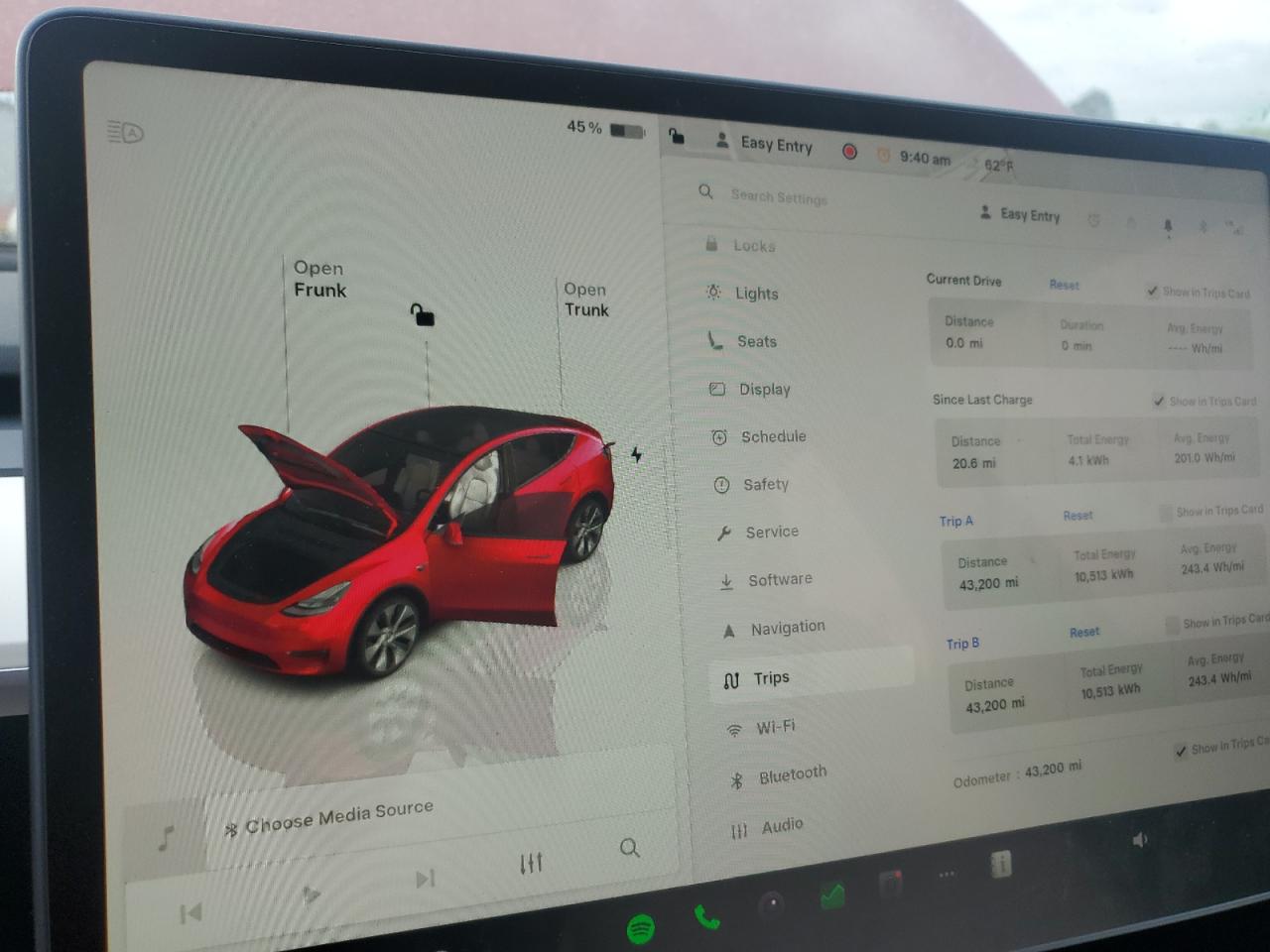 2024 Tesla Model Y VIN: 7SAYGDEE5RA284945 Lot: 82324895