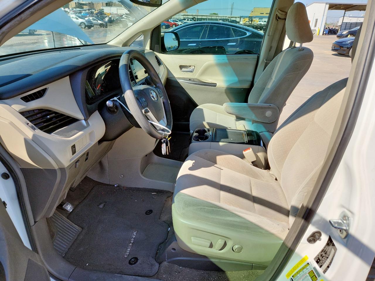 2017 Toyota Sienna Le VIN: 5TDKZ3DC7HS842234 Lot: 82198575