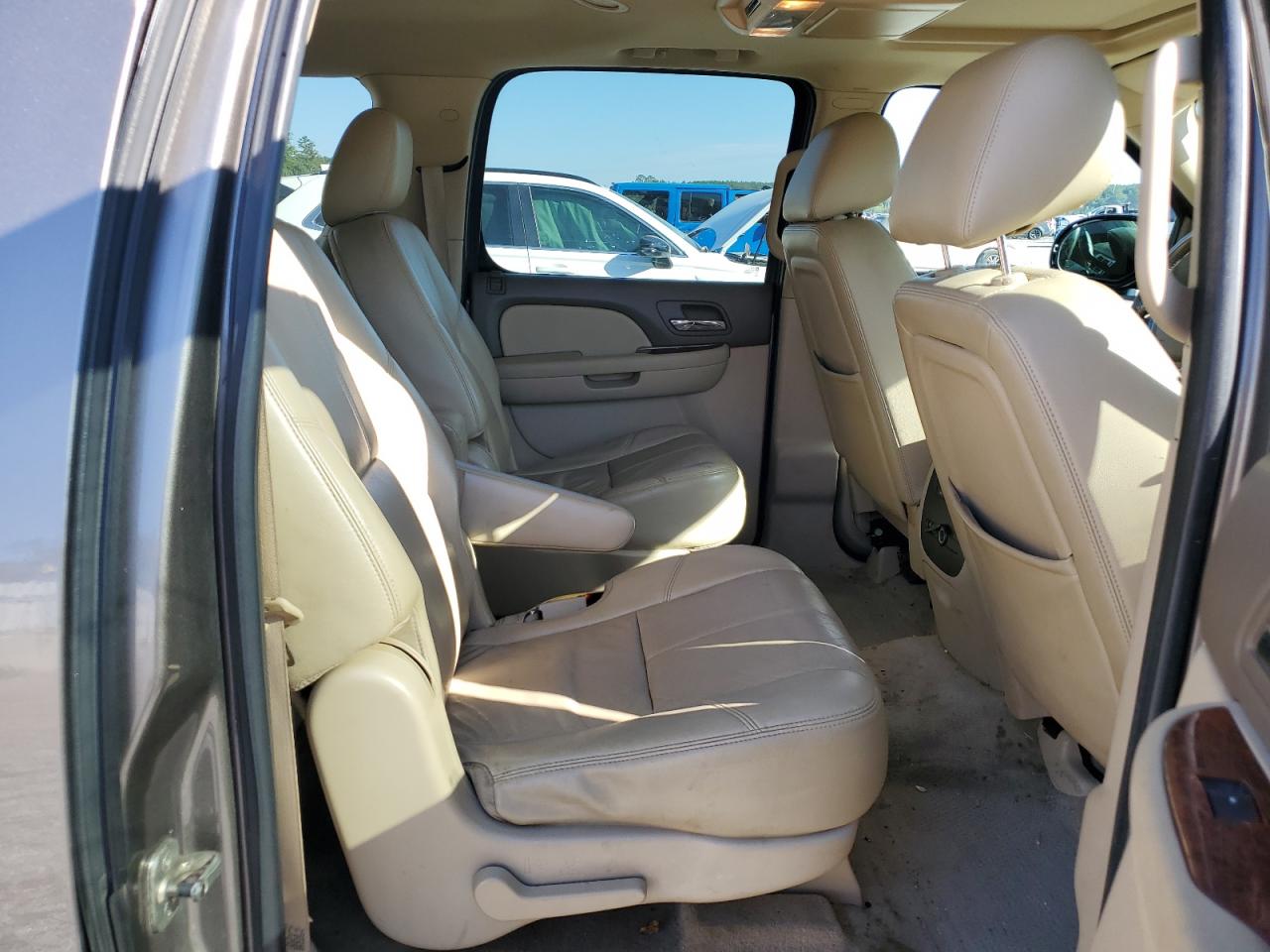 2011 Chevrolet Suburban C1500 Lt VIN: 1GNSCJE05BR184436 Lot: 84779955