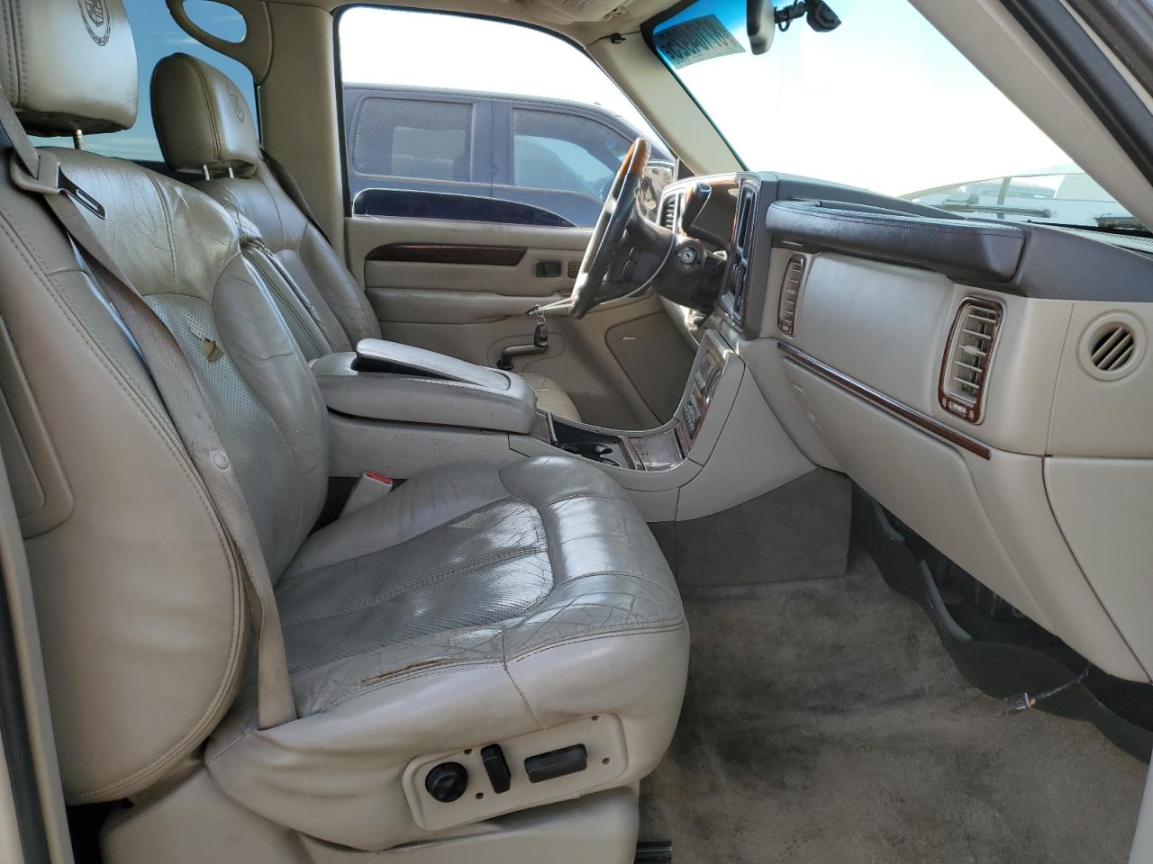2002 Cadillac Escalade Luxury VIN: 1GYEK63N72R226393 Lot: 87104925