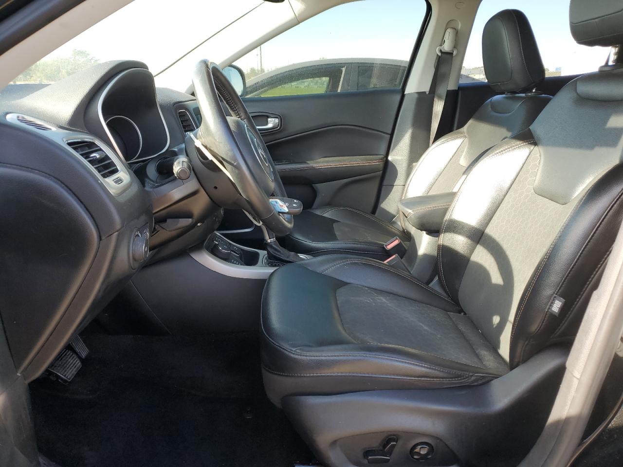 2018 Jeep Compass Latitude VIN: 3C4NJDBB7JT399499 Lot: 85528765