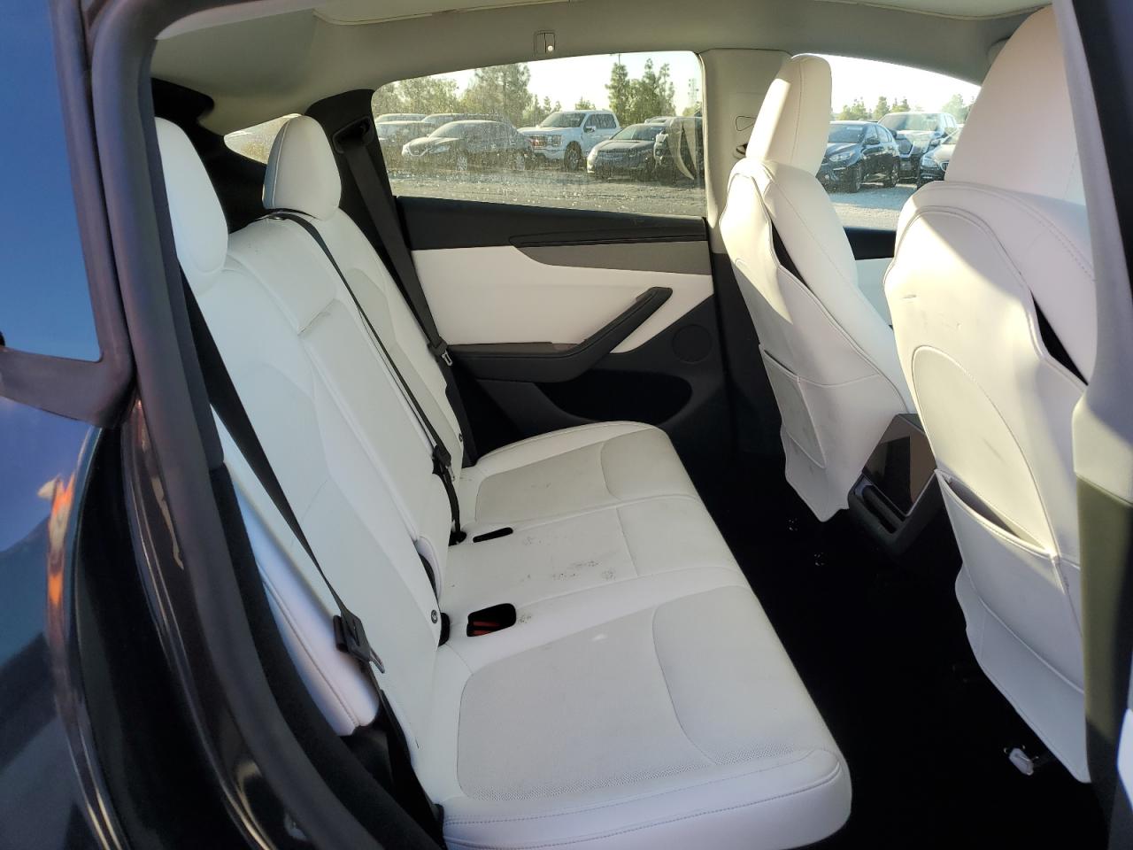 2026 Tesla Model Y VIN: 7SAYGDEE2TF363936 Lot: 87056365