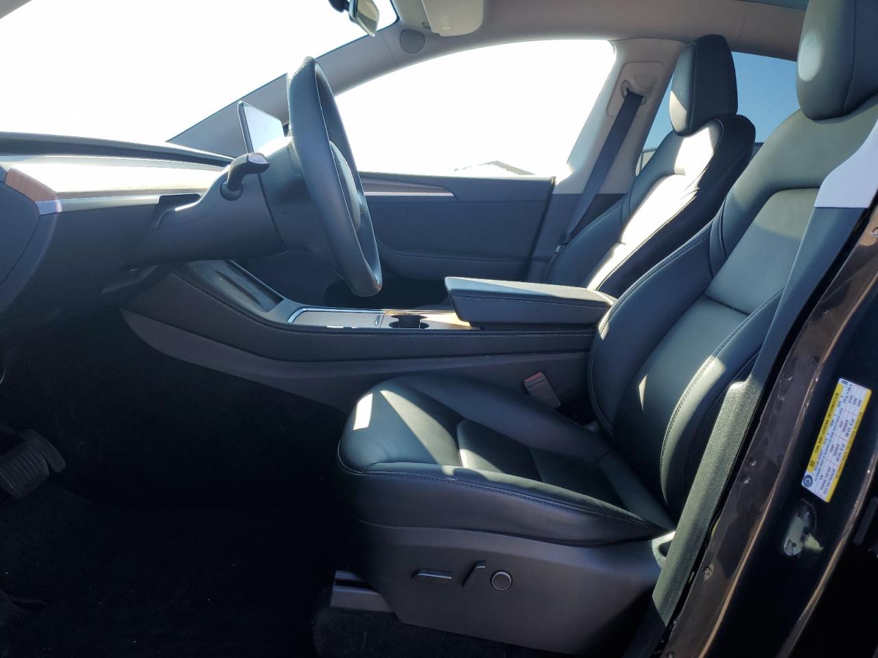 2024 Tesla Model Y VIN: 7SAYGDEE7RA233995 Lot: 84012835