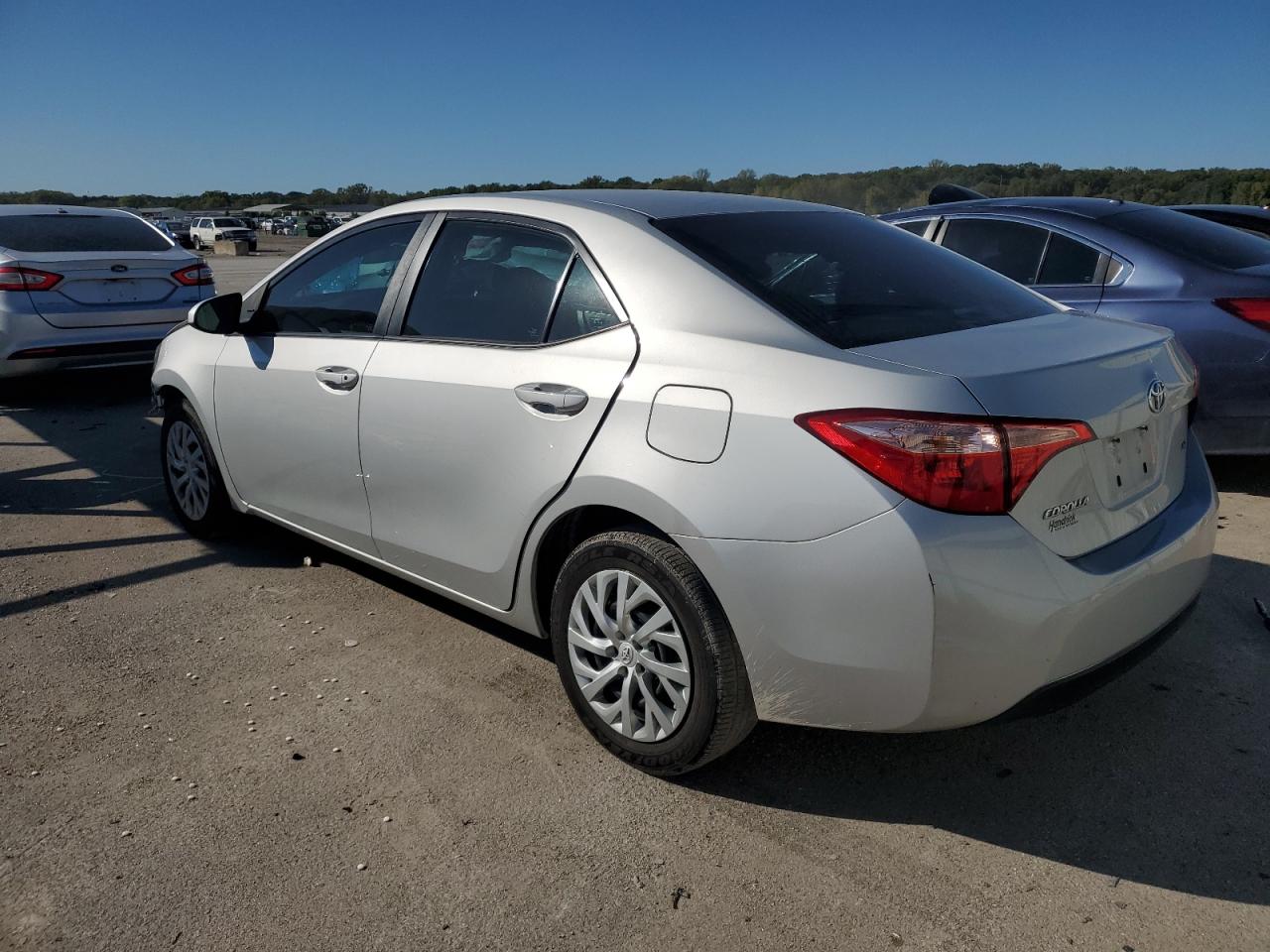 2018 Toyota Corolla L VIN: 5YFBURHE5JP833060 Lot: 85713845