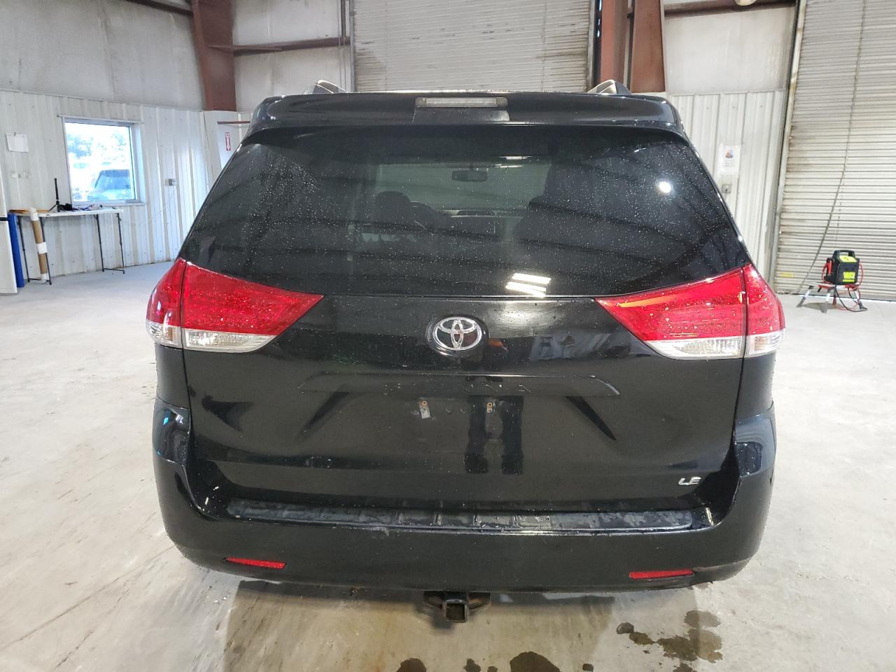 2011 Toyota Sienna Le VIN: 5TDKK3DC7BS069826 Lot: 84405645