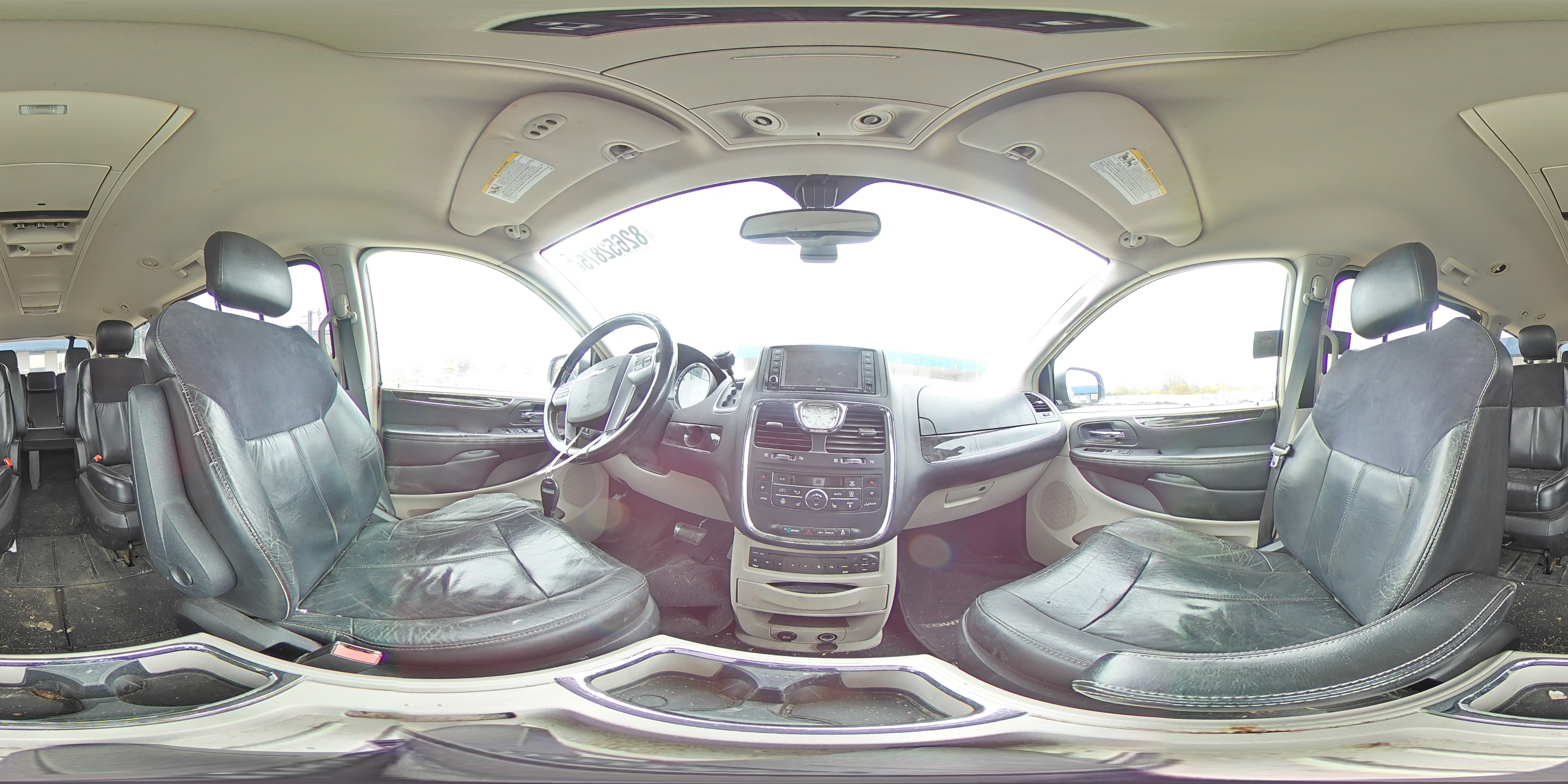 2011 Chrysler Town & Country Limited VIN: 2A4RR6DG5BR705273 Lot: 82652875