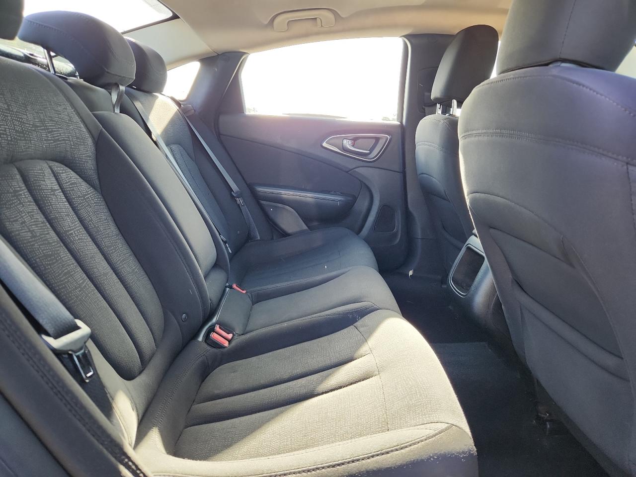 2015 Chrysler 200 Limited VIN: 1C3CCCABXFN667759 Lot: 82183855