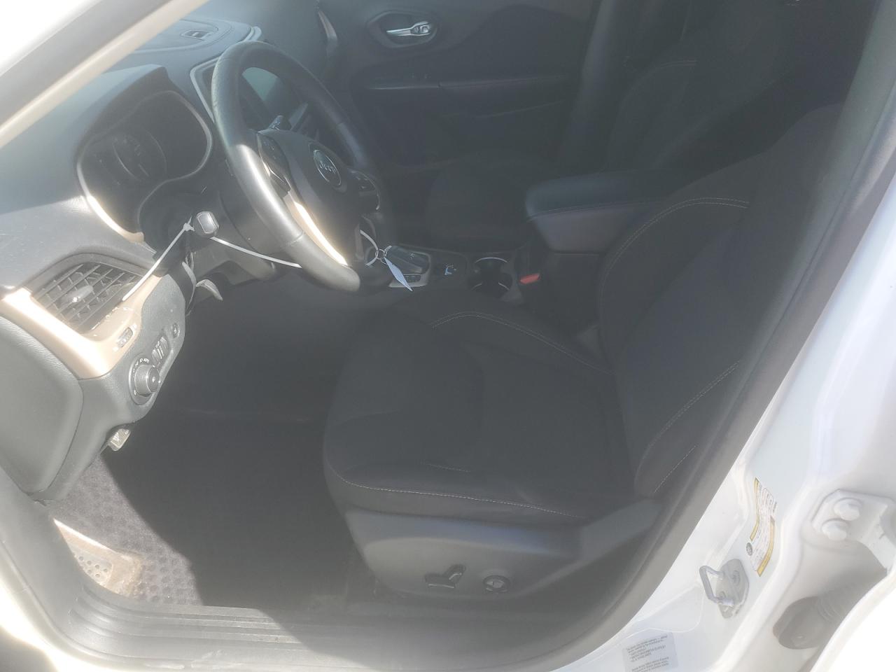 2016 Jeep Cherokee Latitude VIN: 1C4PJMCB7GW193450 Lot: 84939035