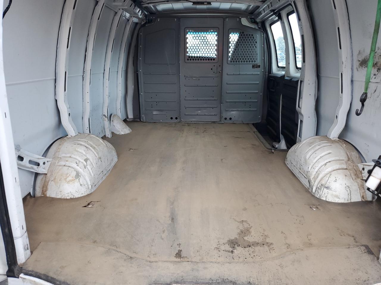 2017 Chevrolet Express G2500 VIN: 1GCWGAFF8H1120951 Lot: 82195555