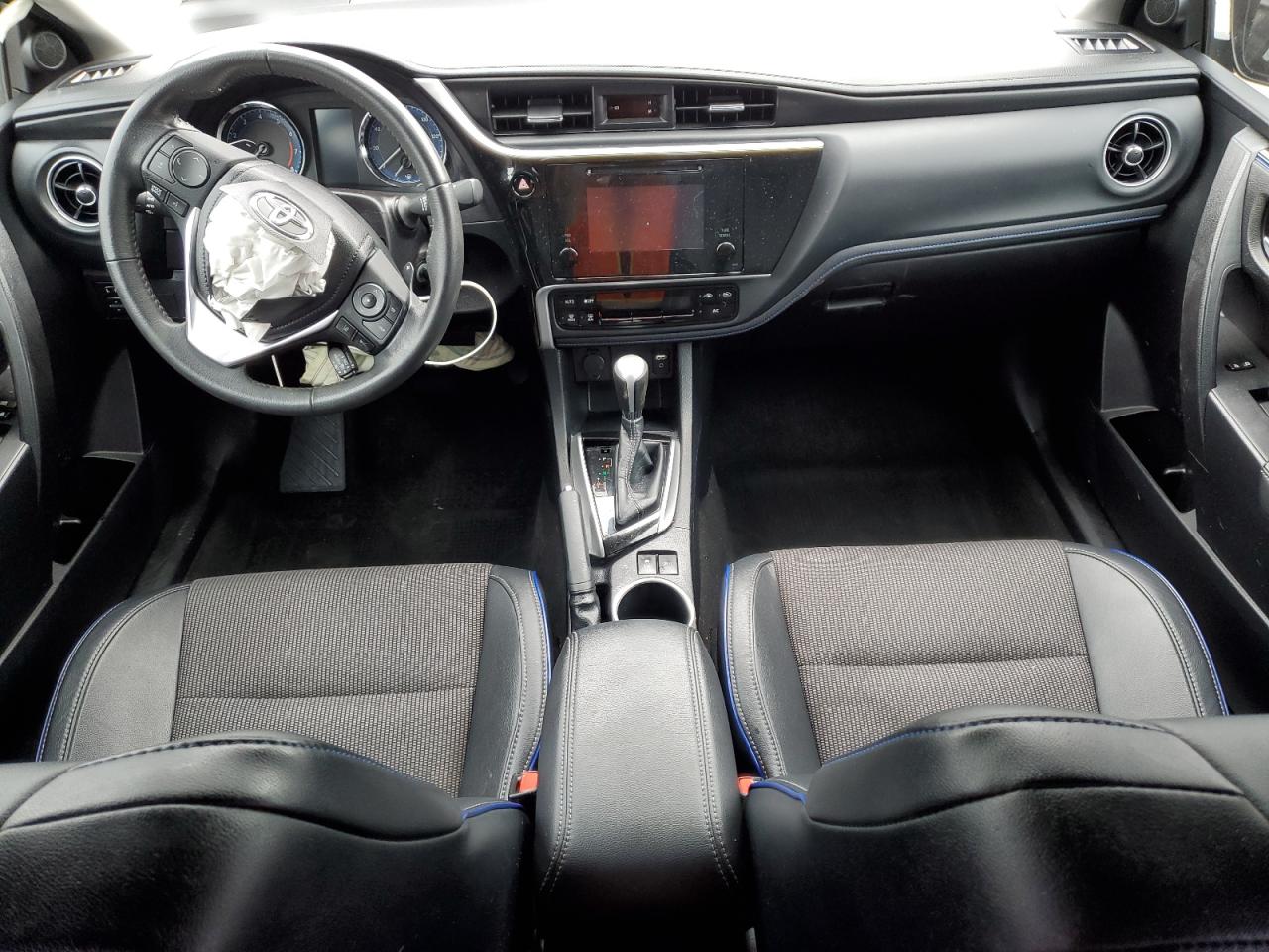 2018 Toyota Corolla L VIN: 2T1BURHE0JC049112 Lot: 90670295