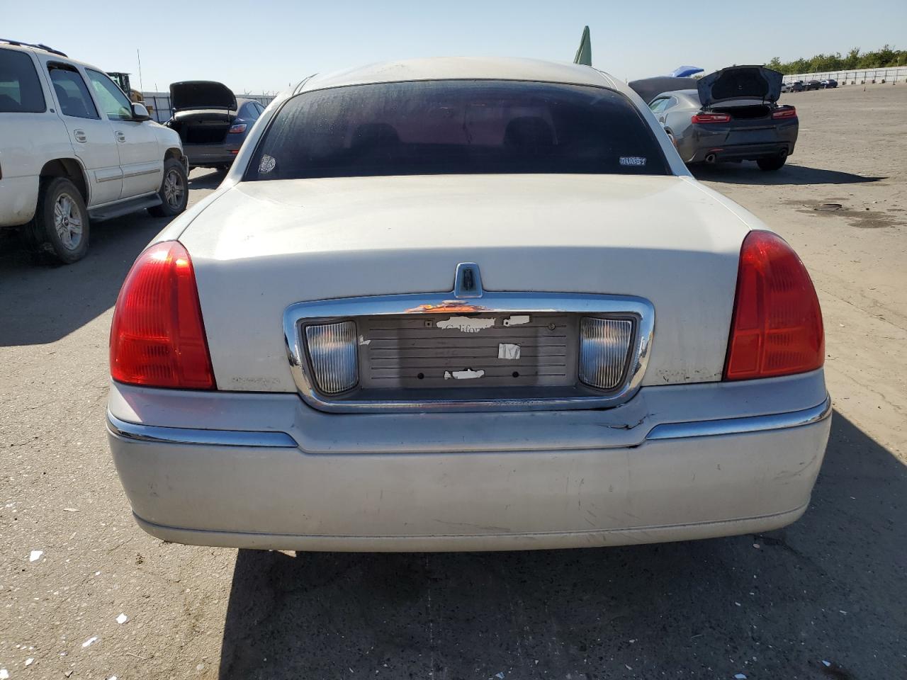 2006 Lincoln Town Car Signature VIN: 1LNHM81W86Y647017 Lot: 85908655