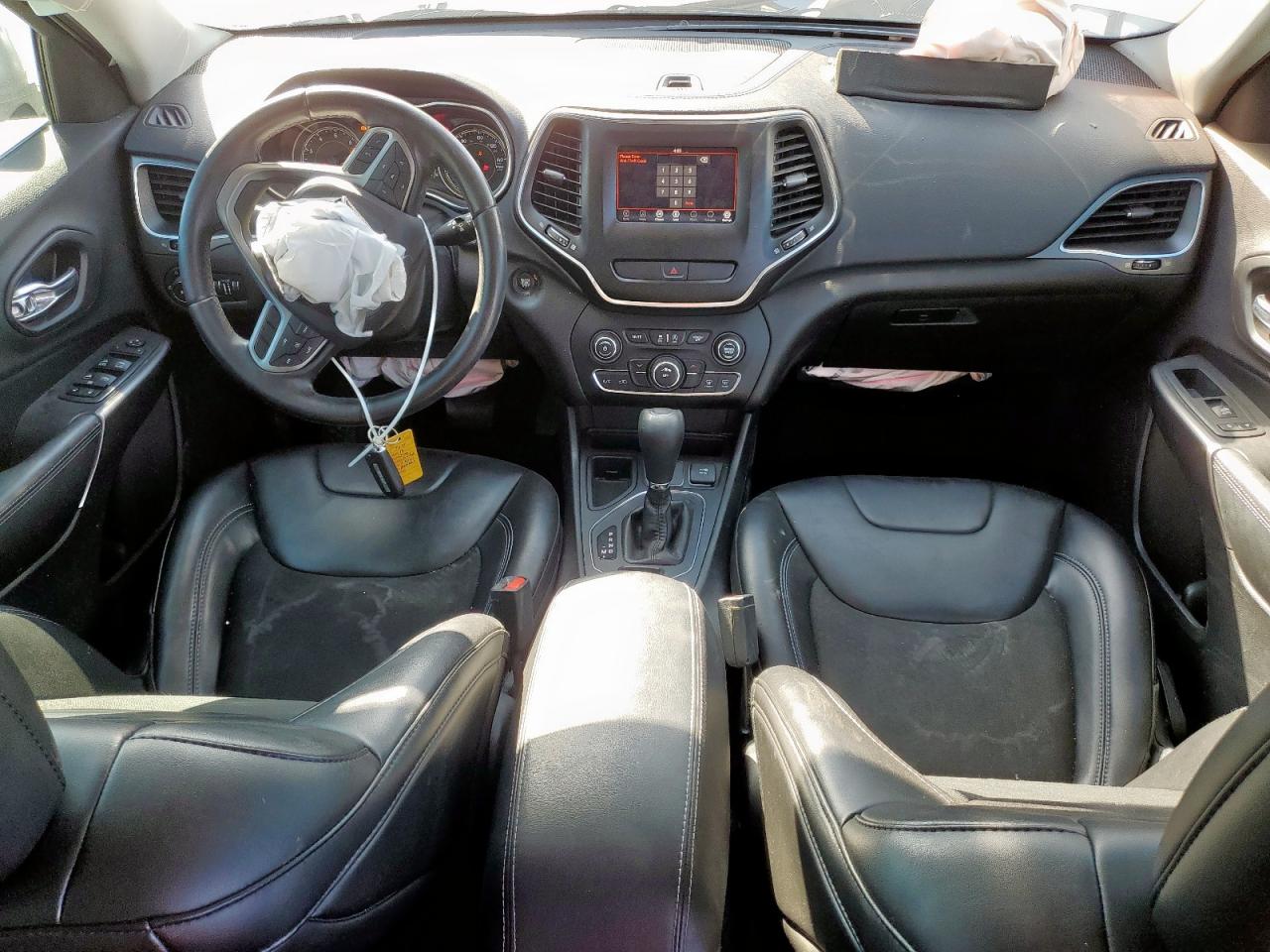 2019 Jeep Cherokee Latitude Plus VIN: 1C4PJLLB8KD240662 Lot: 86252415