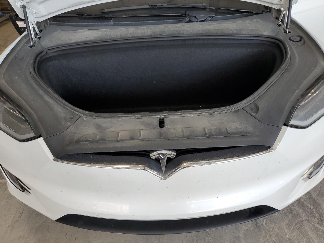 2019 Tesla Model X VIN: 5YJXCBE26KF152946 Lot: 84740005