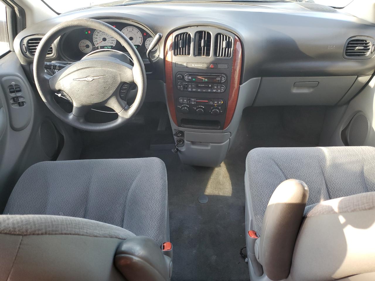 2005 Chrysler Town & Country Lx VIN: 2C4GP44R45R591974 Lot: 82324055