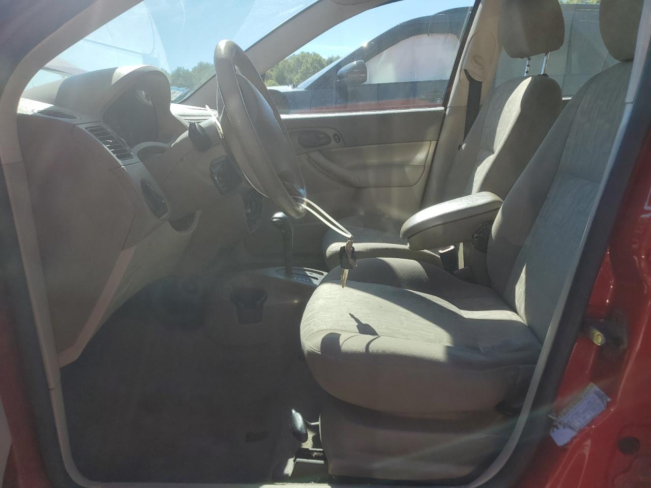 2005 Ford Focus Zx4 VIN: 1FAFP34NX5W220530 Lot: 85170255