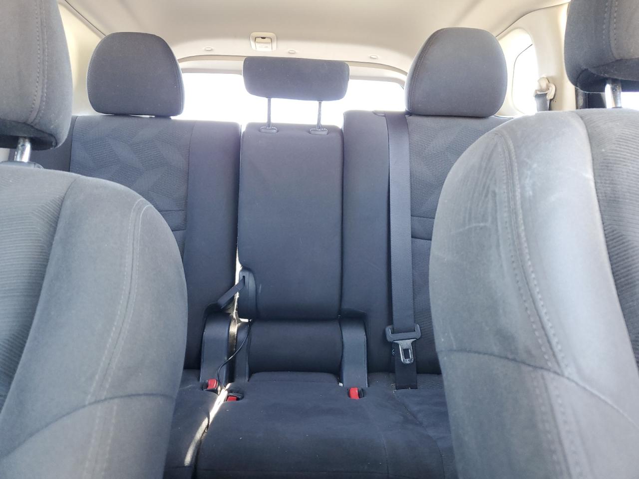 2016 Nissan Rogue S VIN: KNMAT2MT9GP604708 Lot: 81999925