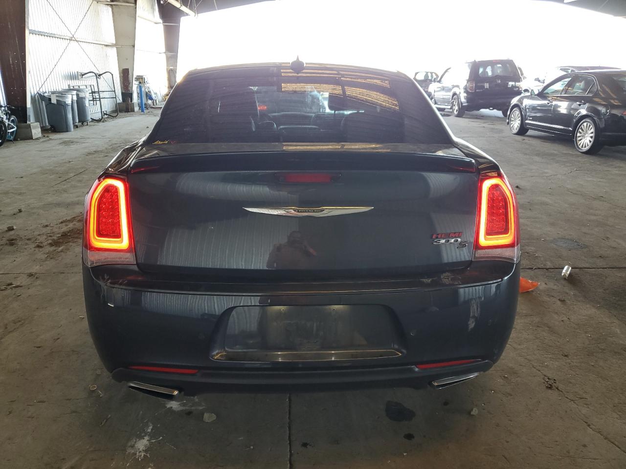 2018 Chrysler 300 S VIN: 2C3CCABT2JH304322 Lot: 87491525