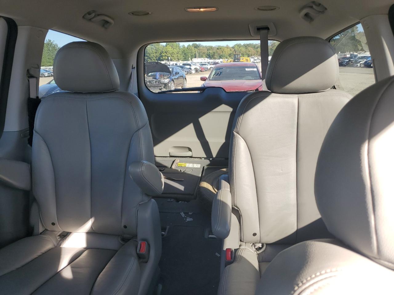 2011 Kia Sedona Lx VIN: KNDMG4C76B6413344 Lot: 82663255