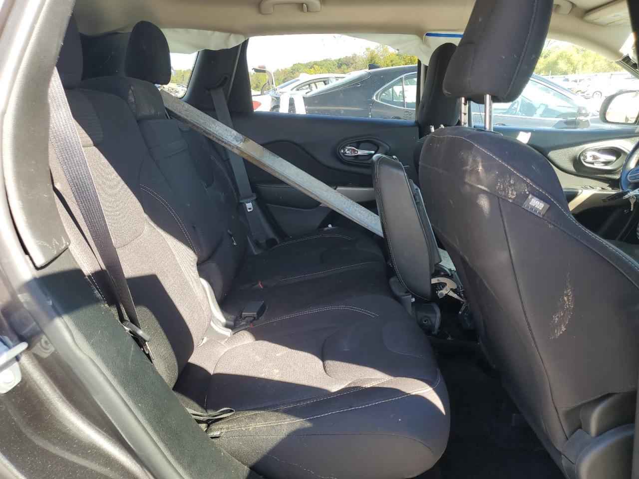 2017 Jeep Cherokee Latitude VIN: 1C4PJLCB8HW617052 Lot: 86148645