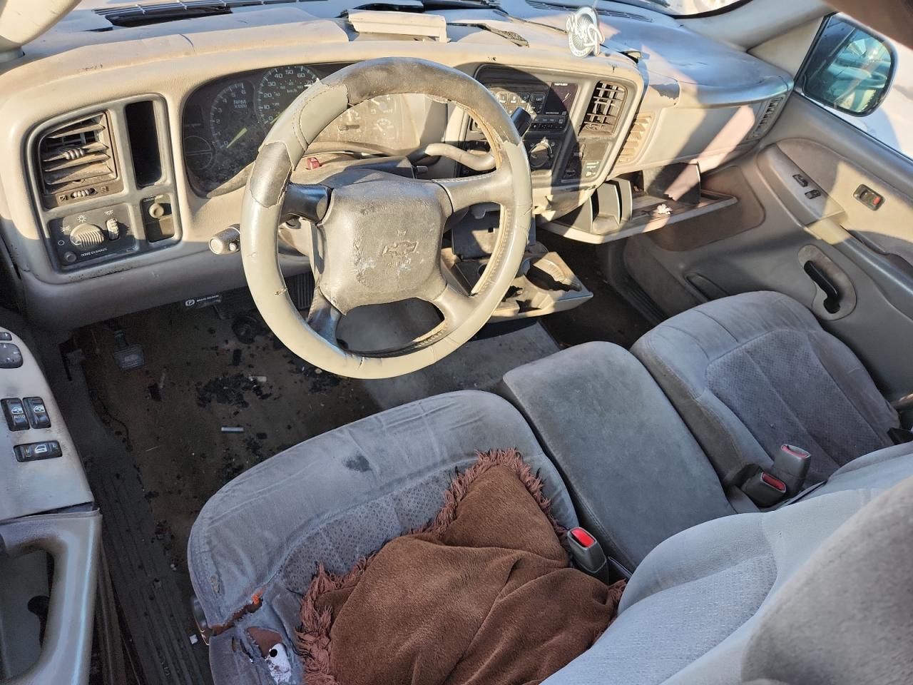 2000 Chevrolet Silverado C1500 VIN: 2GCEC19VXY1247561 Lot: 84868735