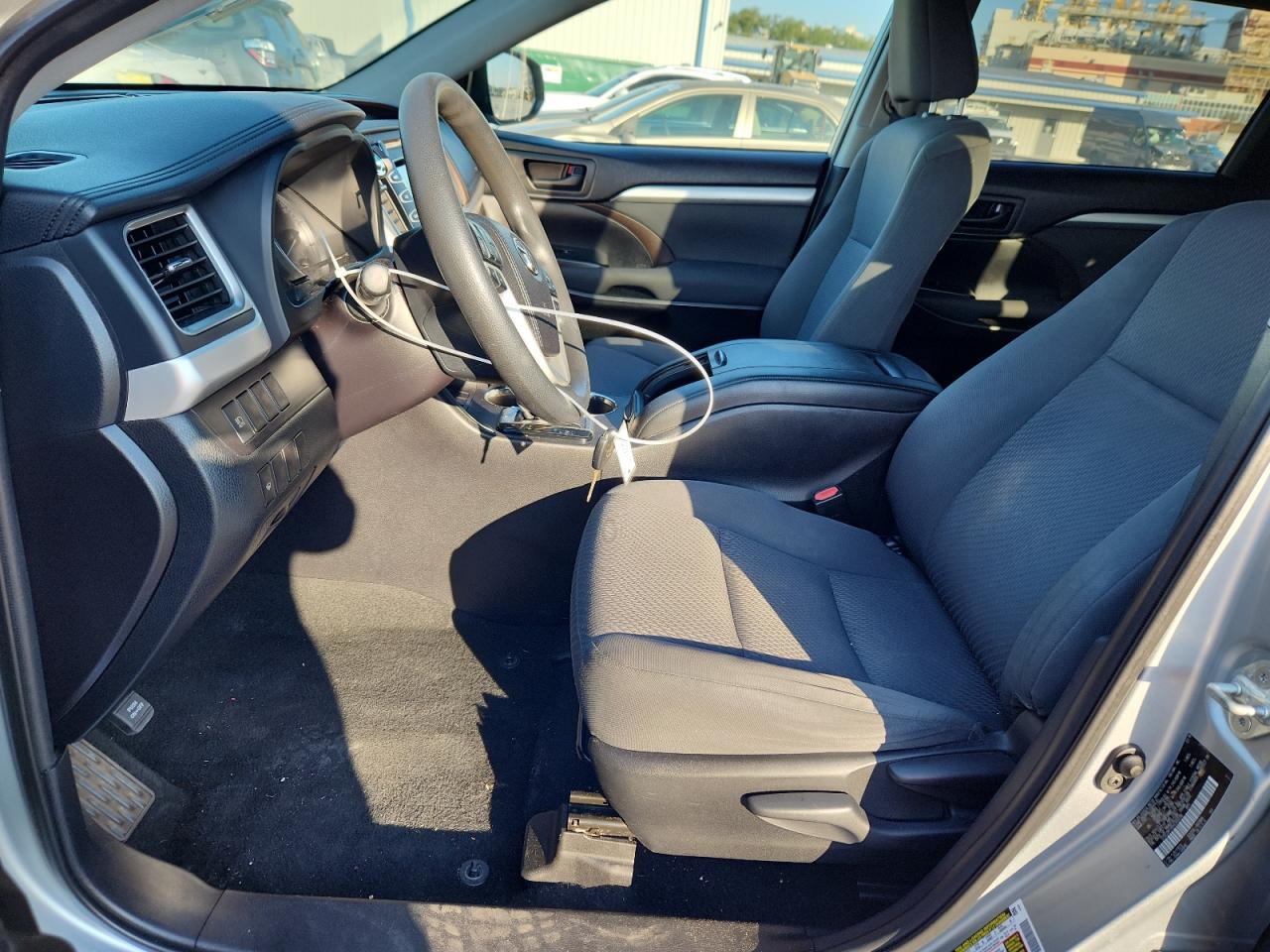 2019 Toyota Highlander Le VIN: 5TDZZRFH5KS305038 Lot: 84627325