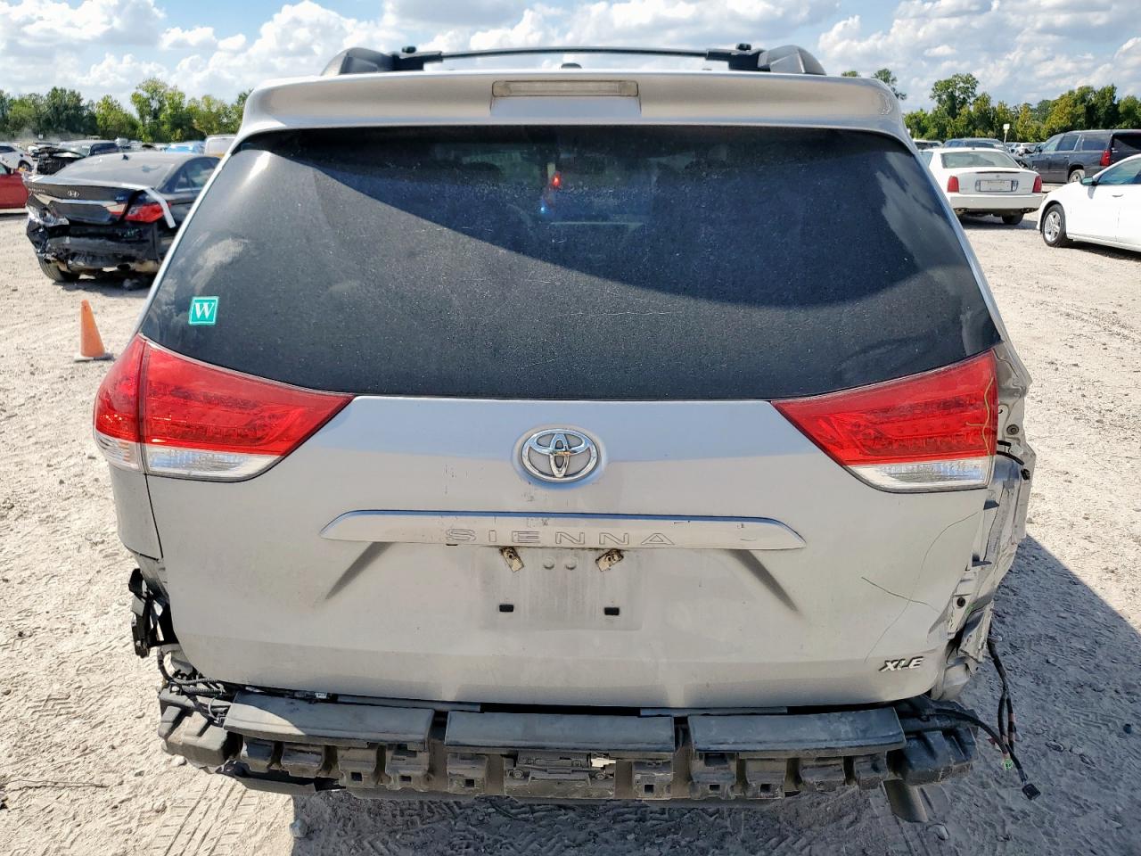 2013 Toyota Sienna Xle VIN: 5TDYK3DC4DS371233 Lot: 82282875