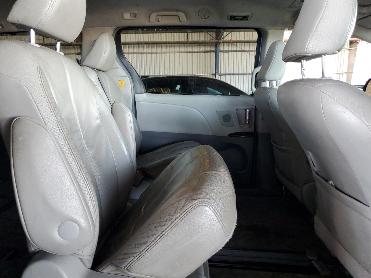 2011 Toyota Sienna Xle VIN: 5TDYK3DC2BS169987 Lot: 86298135