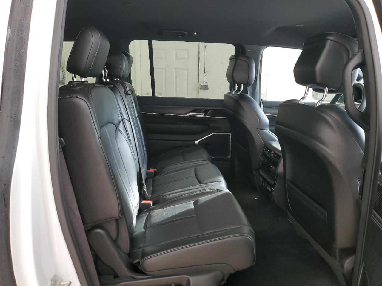 2024 Jeep Wagoneer L Series Ii VIN: 1C4SJSBP3RS117391 Lot: 85911025