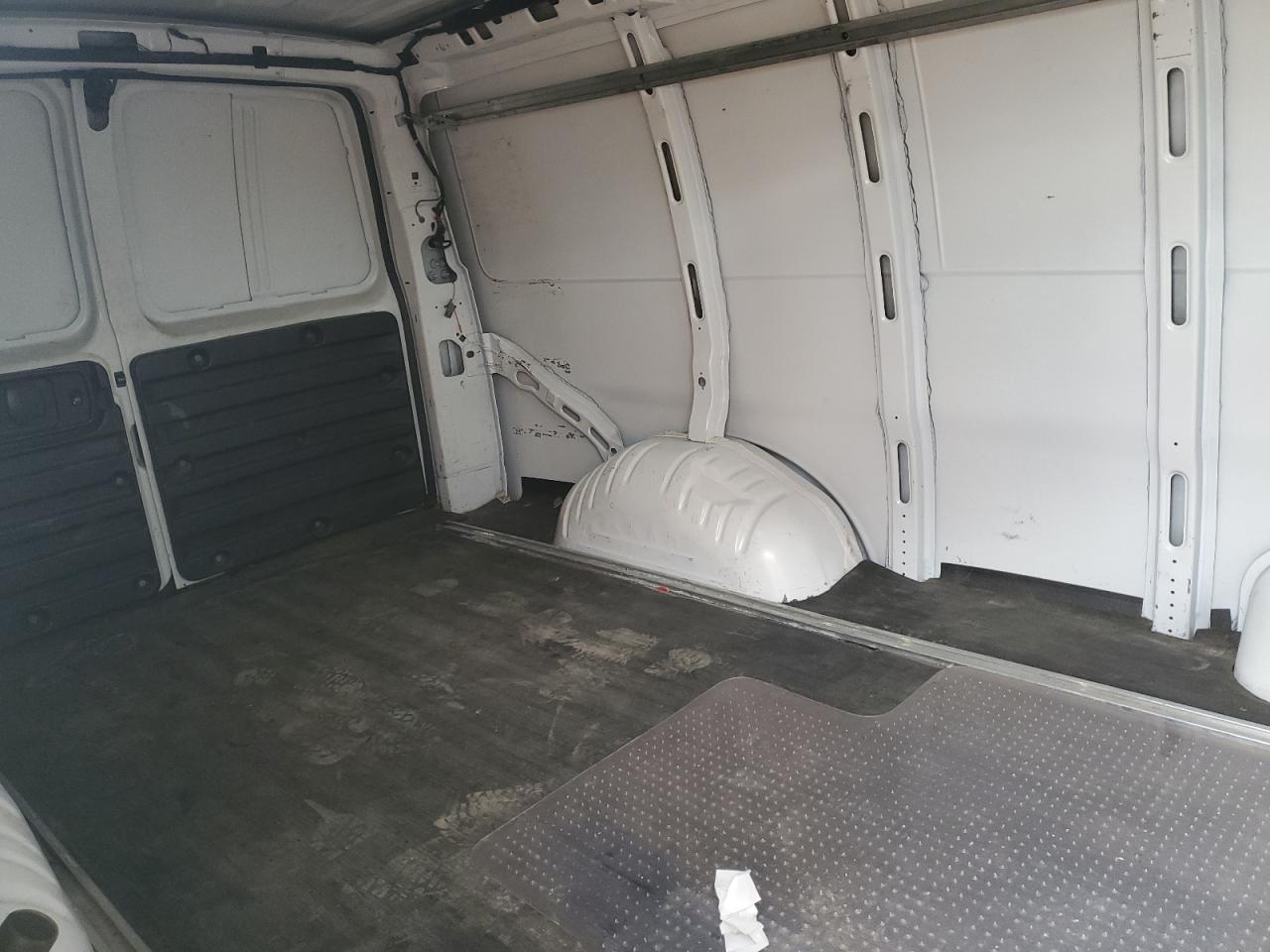 2017 Chevrolet Express G2500 VIN: 1GCWGAFF8H1302018 Lot: 82526765