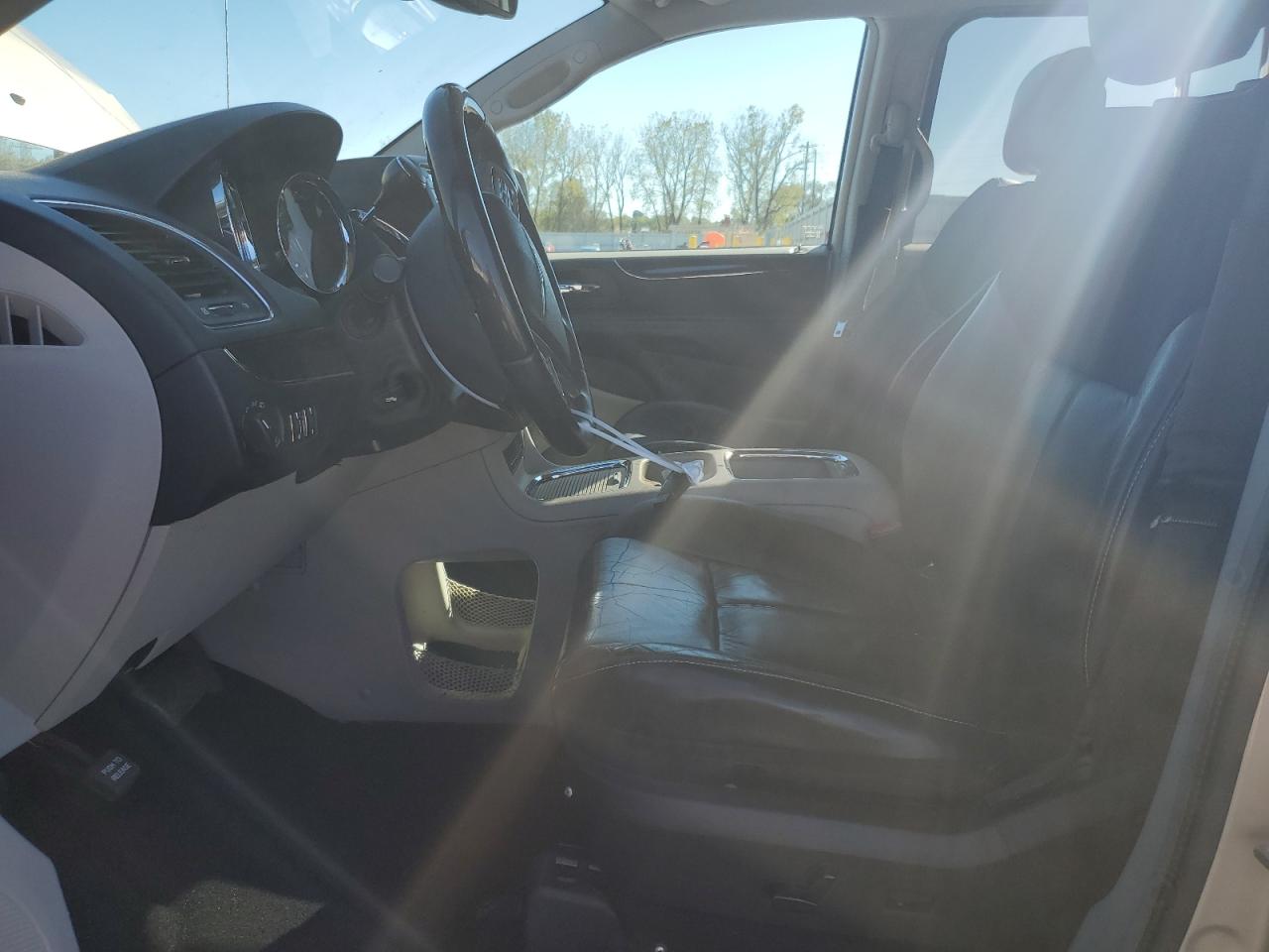 2013 Chrysler Town & Country Limited VIN: 2C4RC1GG9DR748183 Lot: 81897175