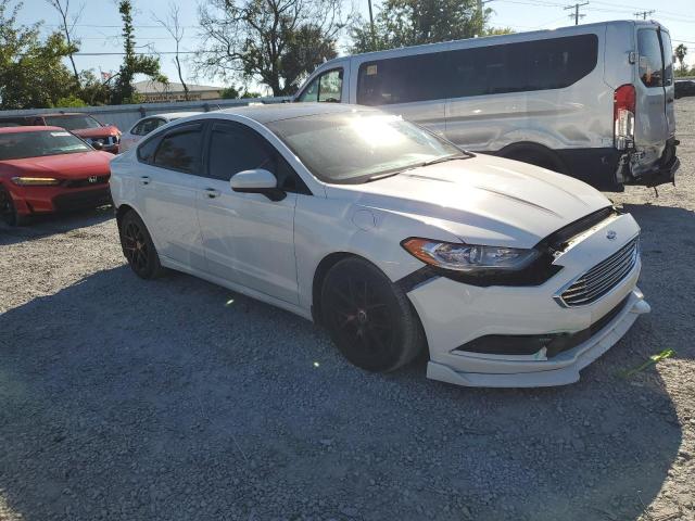  FORD FUSION 2018 Белы