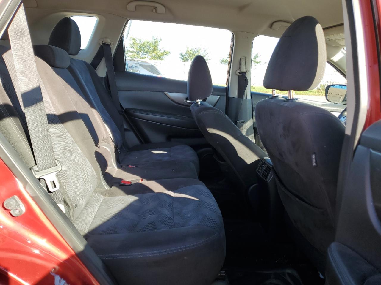 2015 Nissan Rogue S VIN: KNMAT2MV8FP516734 Lot: 82310315