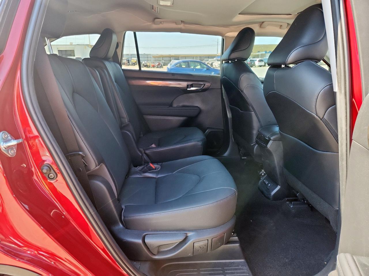 2023 Toyota Highlander L VIN: 5TDKDRAH8PS018825 Lot: 85898615