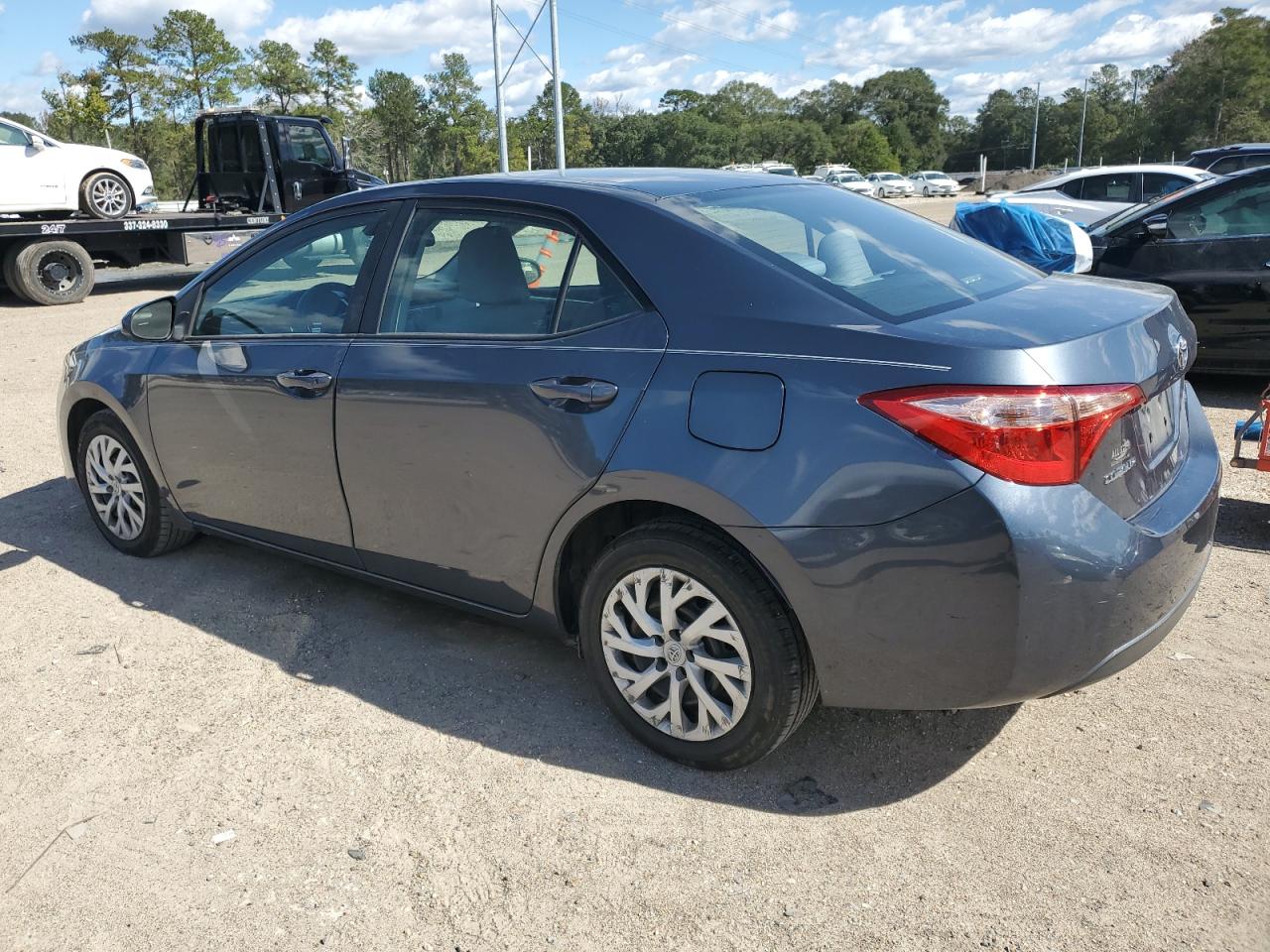 2018 Toyota Corolla L VIN: 5YFBURHE7JP810475 Lot: 90654175