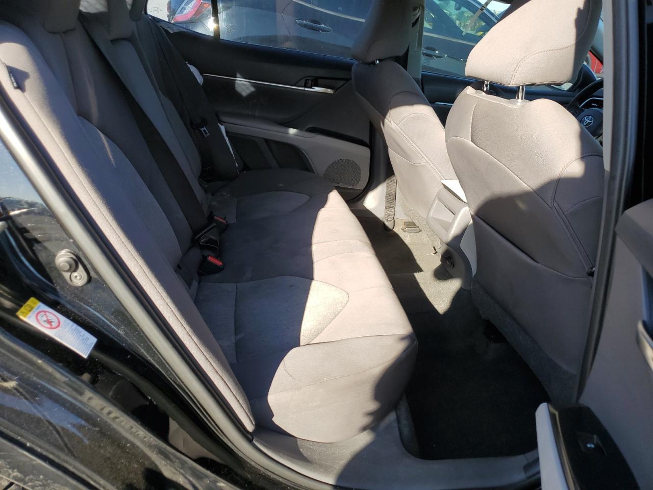 2018 Toyota Camry L VIN: 4T1B11HK2JU519784 Lot: 86335825