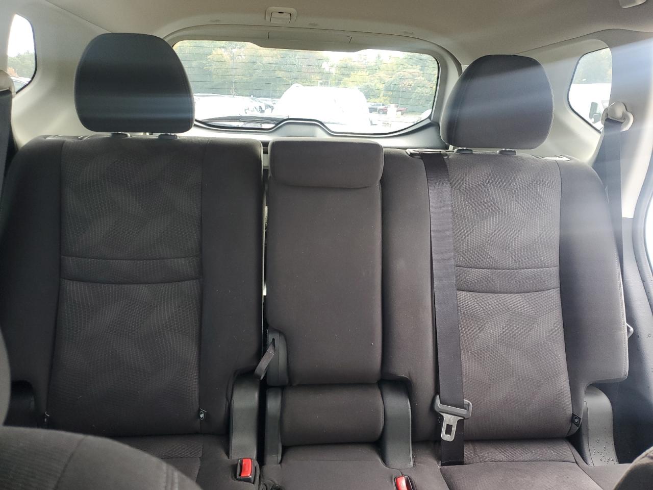 2015 Nissan Rogue S VIN: KNMAT2MVXFP574750 Lot: 85571545