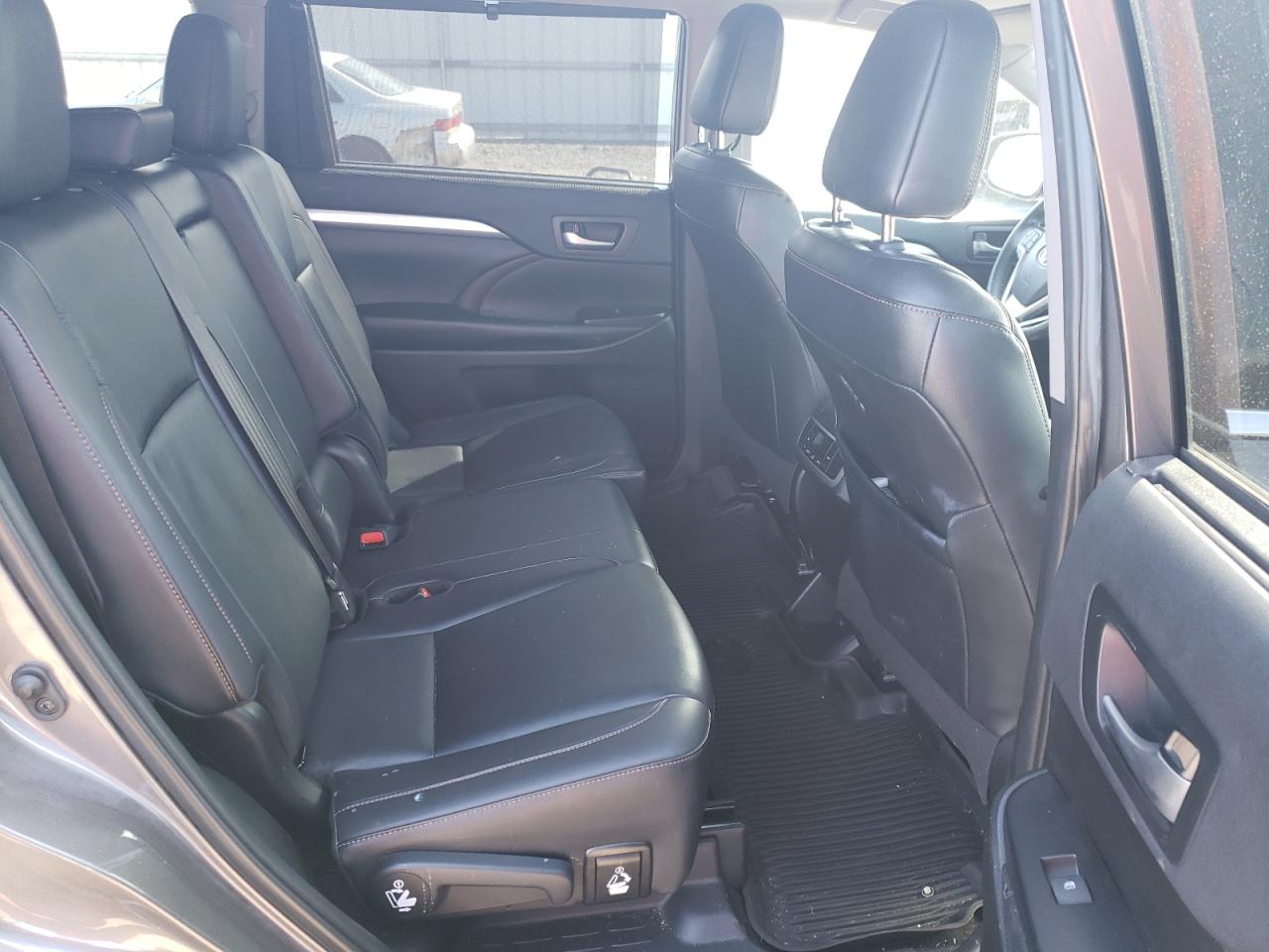 2019 Toyota Highlander Se VIN: 5TDJZRFH5KS984242 Lot: 84782175