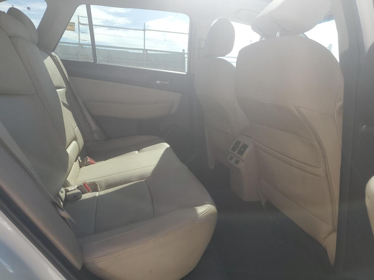 2017 Subaru Outback 2.5I Limited VIN: 4S4BSANC3H3266744 Lot: 84938765