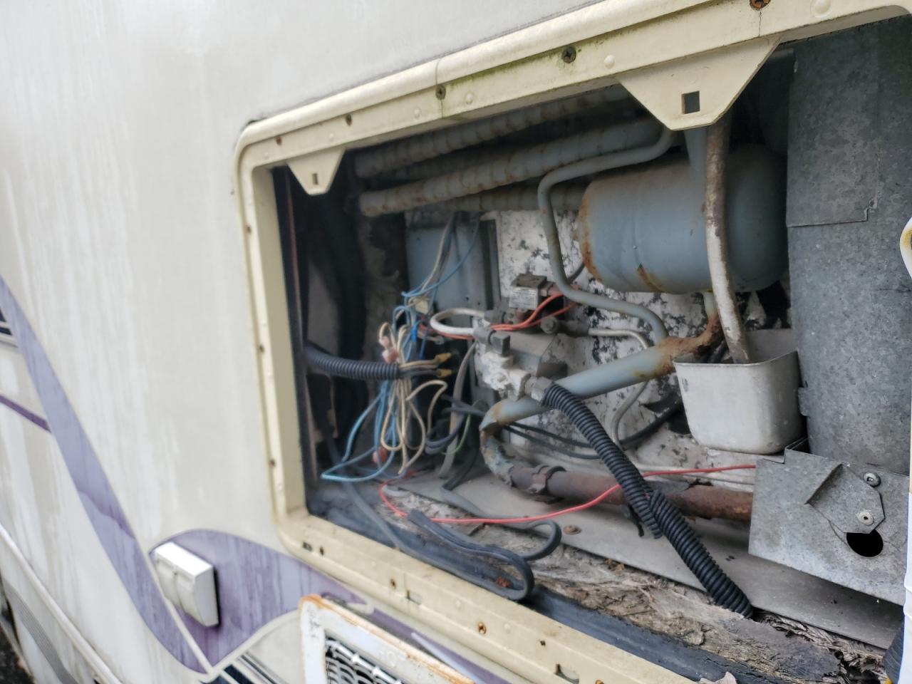 1996 Ford Econoline E350 Cutaway Van VIN: 1FDKE30G6THA95268 Lot: 87459245