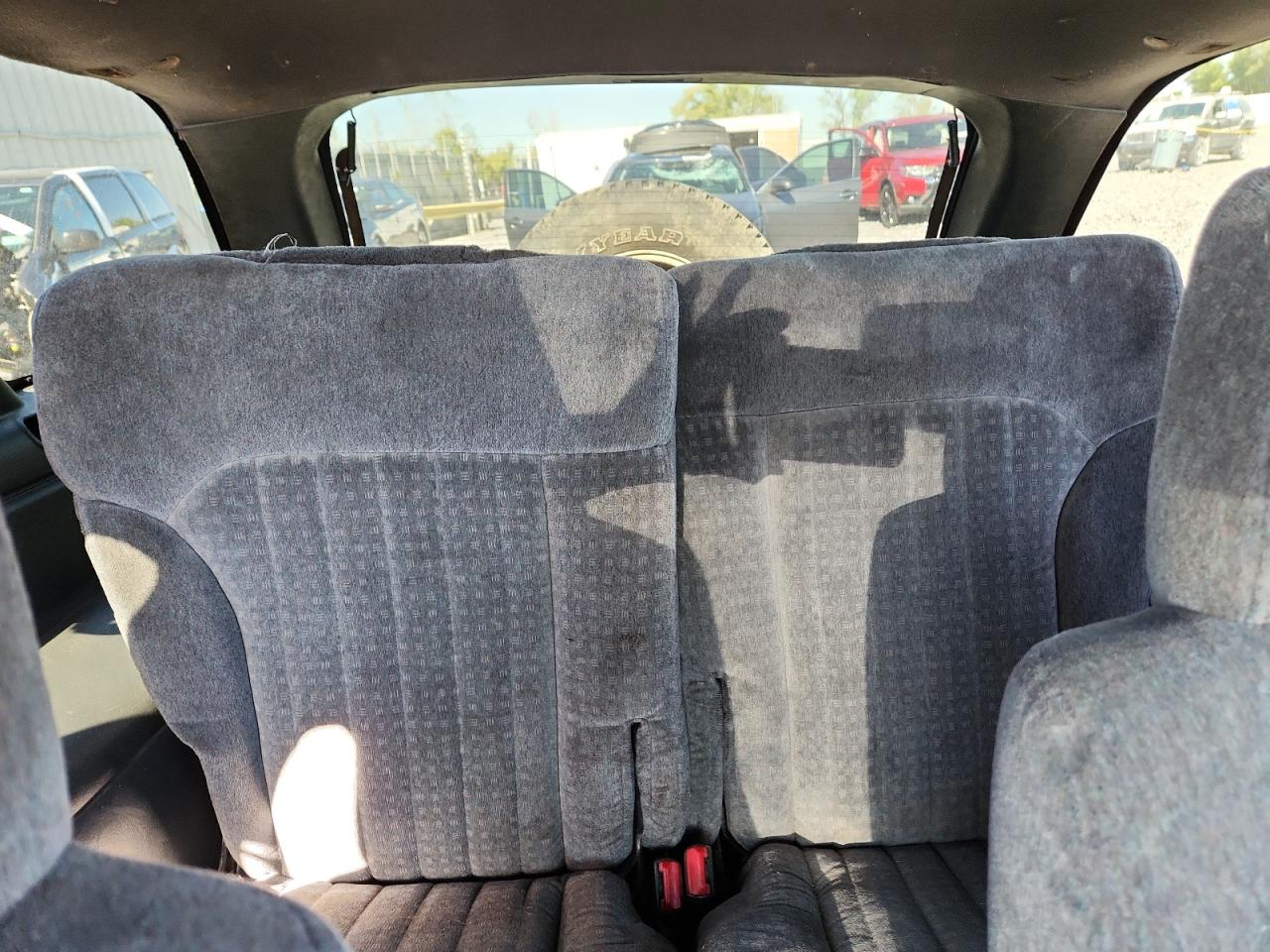 1999 Chevrolet Blazer VIN: 1GNCT18W4XK222940 Lot: 85301145