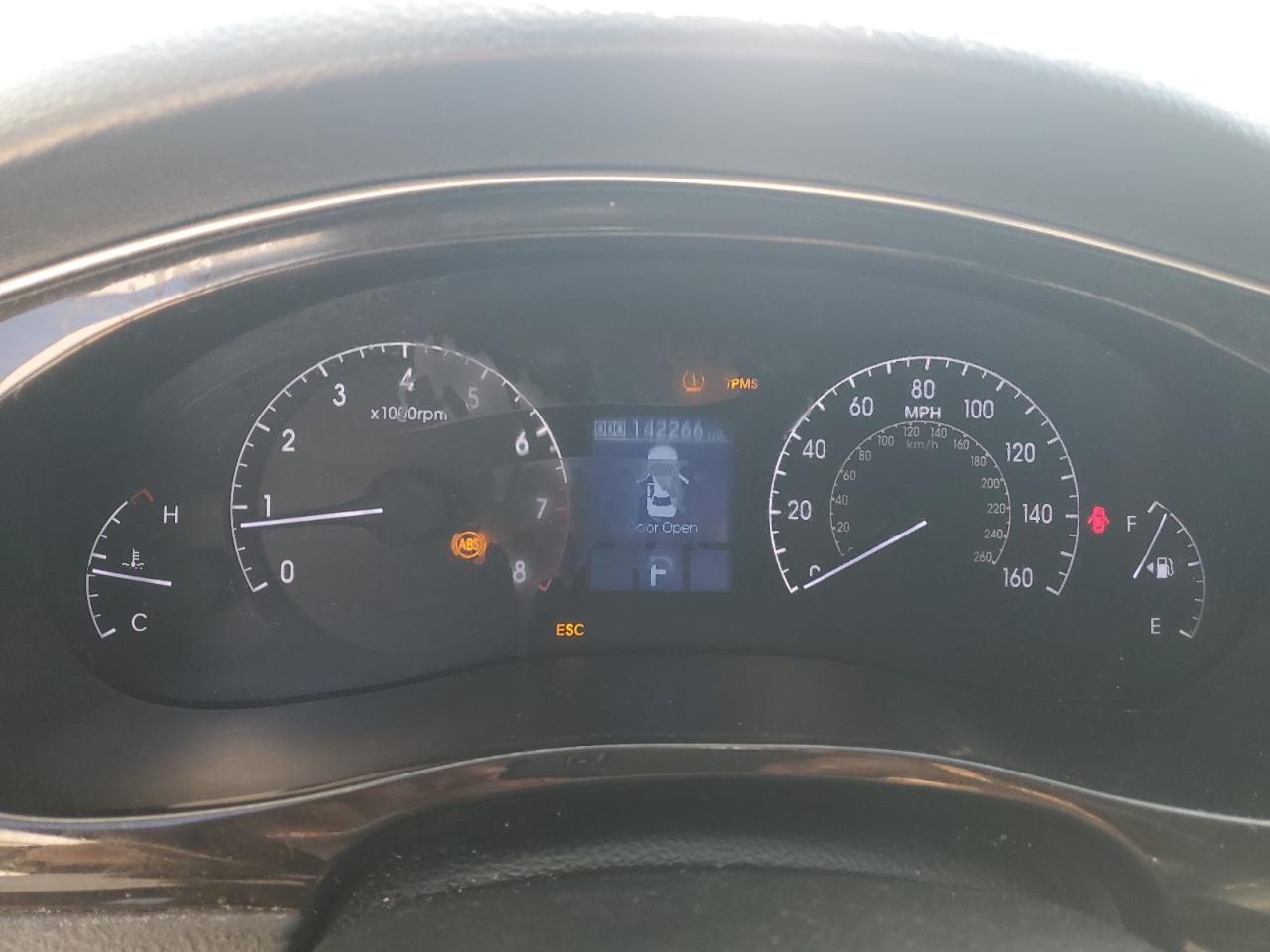 2013 Hyundai Genesis 3.8L VIN: KMHGC4DD9DU234951 Lot: 84370405