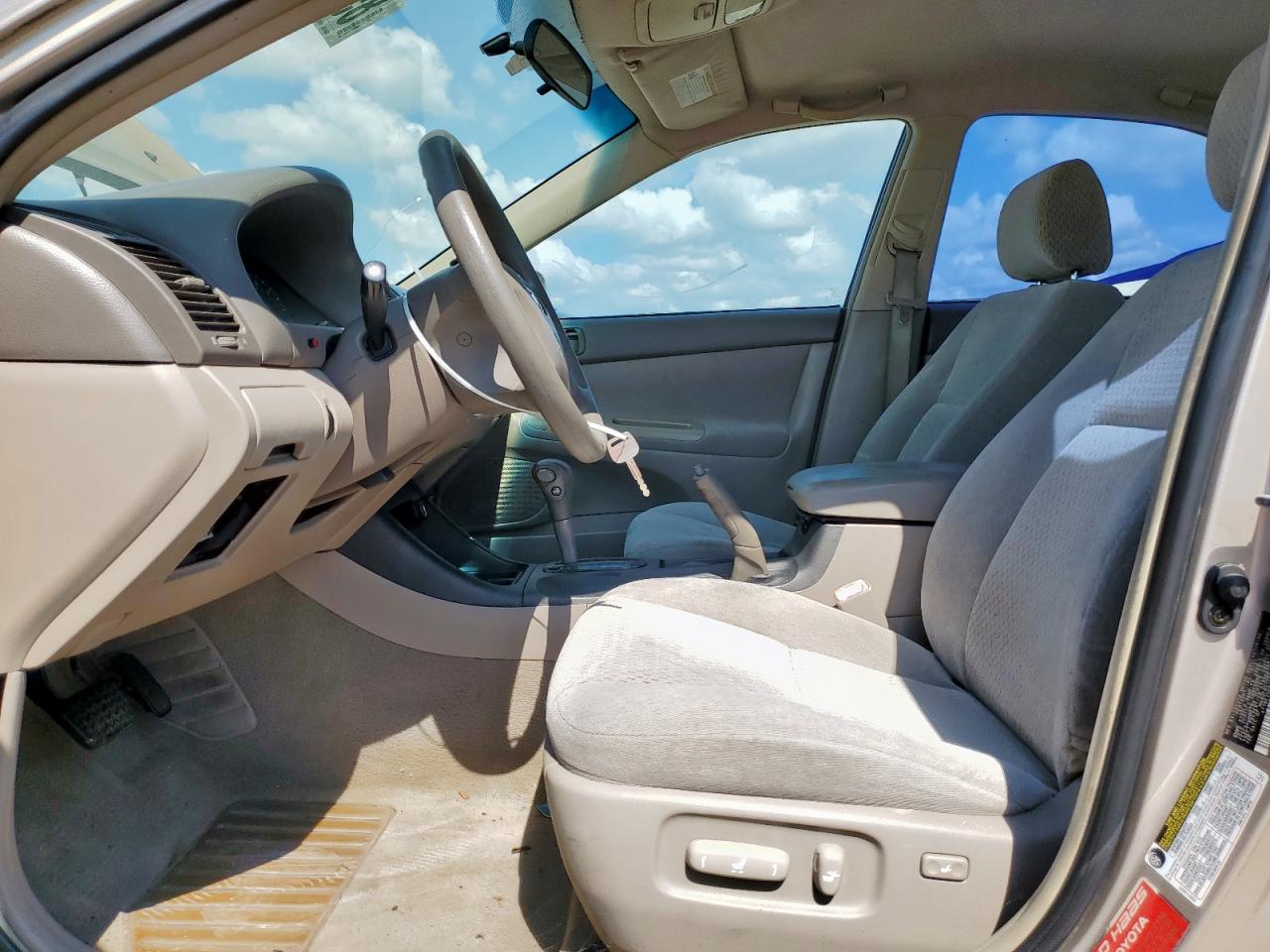 2004 Toyota Camry Le VIN: 4T1BE32K54U808249 Lot: 85740485