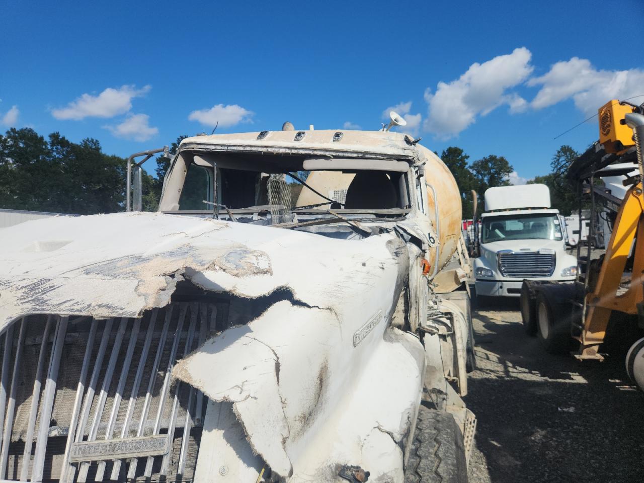 2000 International 5600 5600I VIN: 1HTXHAHT4YJ005335 Lot: 84225595